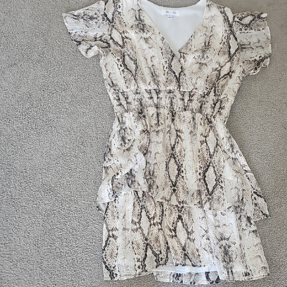 Elegant Snake Print Dress - Picture 3 of 6